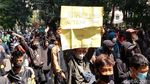 Foto-foto Massa Ojol-Pedagang Demo Tolak PPKM di Bandung