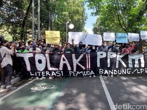 Jabar Hari Ini: Demo Tolak PPKM-Jaksa Beberkan Tarif Kencan Artis TA
