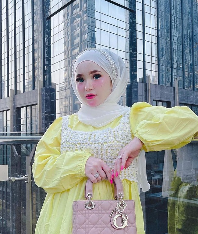 Di Instagramnya, Herlin Kenza telah buka suara setelah jadi viral dan ramai dihujat oleh netizen. Dia mengakui kesalahannya. Foto: dok. Instagram/@herlinkenza