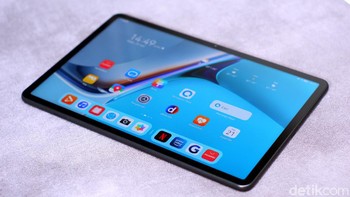 MatePad 11 hadir dalam bentangan 10,95 inch dengan resolusi 2.560 x 1.600 pixel. Foto: Adi Fida Rahman/detikINET