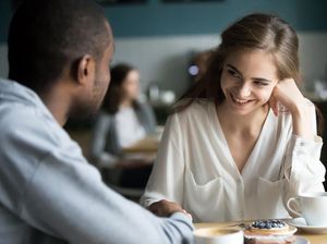 Ladies Jangan Bingung, Cek 6 Tanda Si Dia Naksir Kamu!