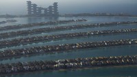 Tidak ada baja atau beton yang digunakan untuk menciptakan dasar atau tatakan pulau. Sebaliknya, tim hanya menggunakan pasir dan batu. AP Photo/Jon Gambrell  