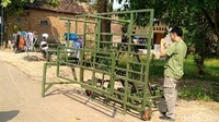 Alat yang mempunyai tiga roda besar ini bisa digerakkan ke mana-mana, termasuk menghadapkan hewan kurban ke arah kiblat. Selain portabel, alat ini bisa dilepas beberapa bagian, sehingga membuat alat lebih ringkas berukuran 2x2 meter.