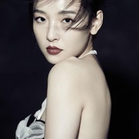 Janice Wu adalah aktris cantik kelahiran 1992 yang meraih popularitasnya lewat drama China My Sunshine. Ia telah menikah dengan lawan mainnya, Zhang Yujian dalam drama Le Coup de Foudre dan dikaruniai seorang putri. Foto: dok. Instagram wu_janice__