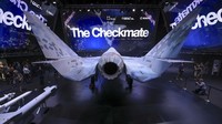 Prototipe pesawat tempur terbaru di pameran MAKS Air Show. Pesawat tempur itu disebut-sebut sebagai pesaing F-35 Amerika Serikat. Pesawat tempur itu diberi nama checkmate. CNNIndonesia/Reuters
