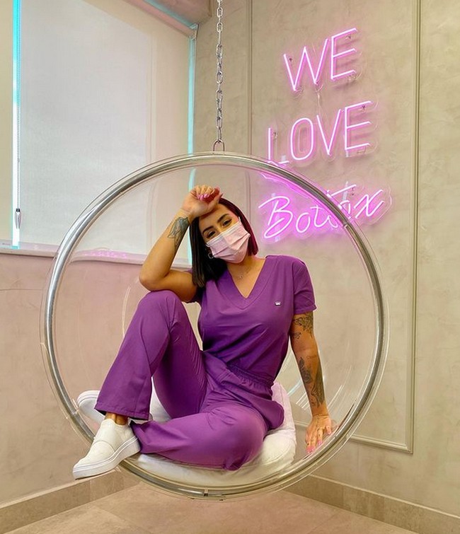 Julia tak hanya punya paras cantik, namun juga cerdas. Dia adalah mahasiswi kedokteran jurusan biomedis.Foto: Instagram