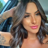 Di Instagramnya, Julia kerap mengunggah foto-foto travelling dan menunjukkan sisi petualangnya. Foto: Instagram