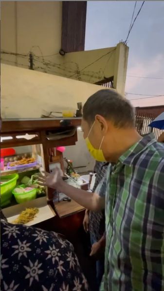 Dermawan! 5 Kebaikan Jusuf Hamka saat Borong Makanan dari Pedagang saat PPKM