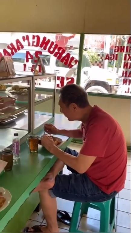 Dermawan! 5 Kebaikan Jusuf Hamka saat Borong Makanan dari Pedagang saat PPKM