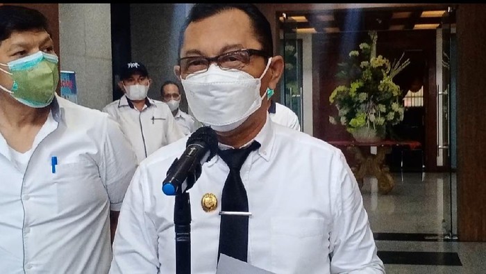 Keterangan pers Wakil Gubernur Maluku, Barnabas Nathaniel Orno terkait penggantian Sekda menjadi Plh. (dok. Istimewa)
