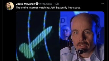Netizen banyak yang menyamakan roket milik Jeff Bezos dengan alat kelamin. Foto: dok Internet  