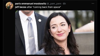 Bezos setelah pulang dari luar angkasa. Foto: dok Internet