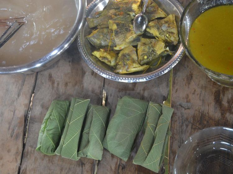Foto Kuliner Unik dari Papua: Papeda Bungkus