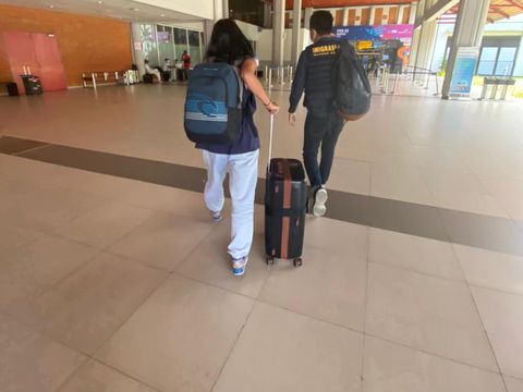 Pendeportasian WNA berkebangsaan Rusia bernama Anzhelika Naumenok (Dok. Kanwil Kemenkumham Bali)