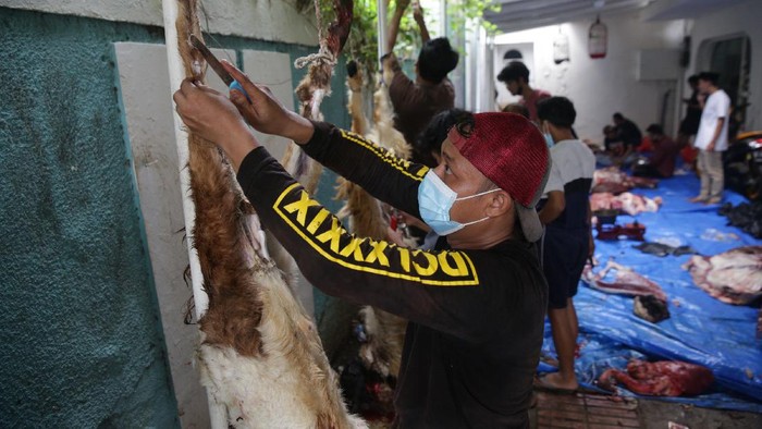 Pendistribusian hewan kurban dimasa pandemi dilakukan dengan skema door to door. Hal itu dilakukan untuk mencegah penularan COVID-19.
