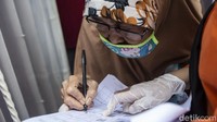 Presiden Joko Widodo (Jokowi) meminta bantuan sosial untuk meringankan beban masyarakat yang terdampak PPKM darurat agar segera disalurkan.
