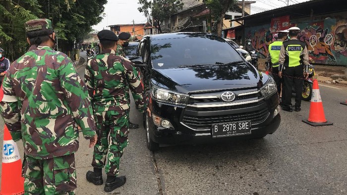 Penyekatan Lenteng Agung (Nur Aziza-detikcom)