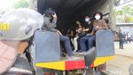 Polisi Bubarkan Massa Aksi Penolak PPKM di Bandung