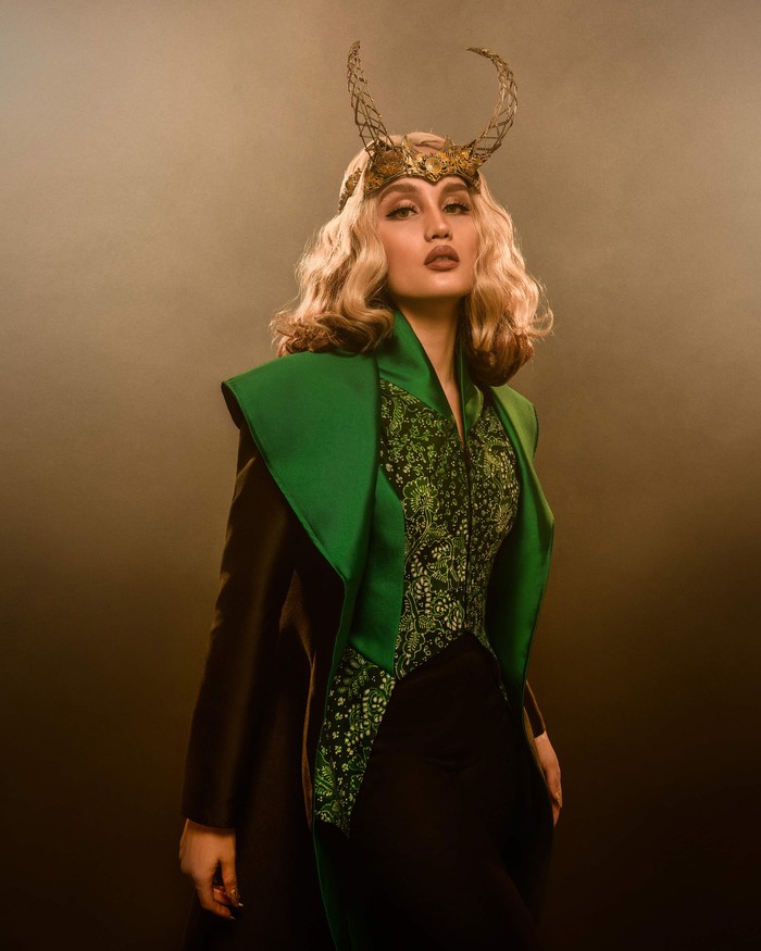 Potret artis Indonesia berkostum Loki Rangga Azof, Omar Daniel, dan Cinta Laura tampil sebagai Loki.