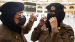 Potret Polisi Wanita Saudi Siaga Awasi Haji di Makkah