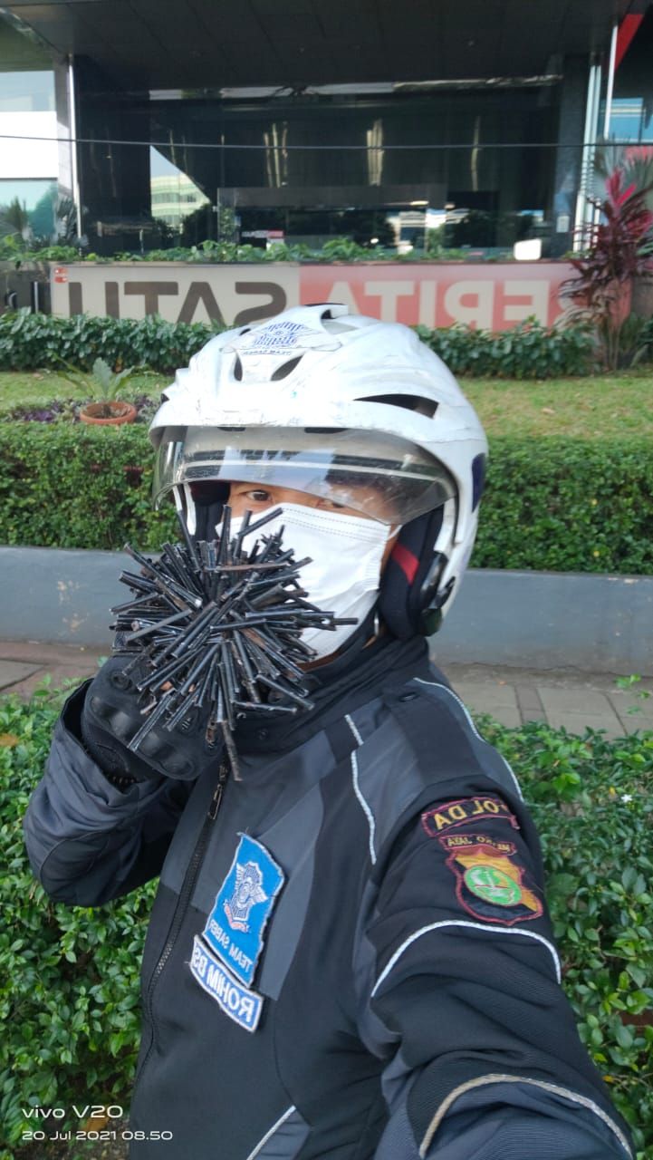 Ranjau Paku Mengintai Pengendara Jakarta Saat PPKM Darurat