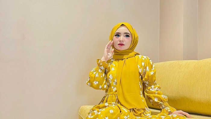 Selebgram Herlin Kenza dihujat karena bikin kerumunan di Aceh