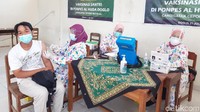 Pengasuh Ponpes Al Huda Doglo, KH. Habib Ikhsanudin mengatakan, santri di Ponpes Al Huda berasal dari berbagai daerah di Indonesia. Beliau mengucapkan terima kasih atas perhatian pemerintah dengan adanya kegiatan vaksinasi COVID dari TNI ini. Diharapkan vaksinasi membuat para santri sehat dan aman dari paparan COVID-19. 