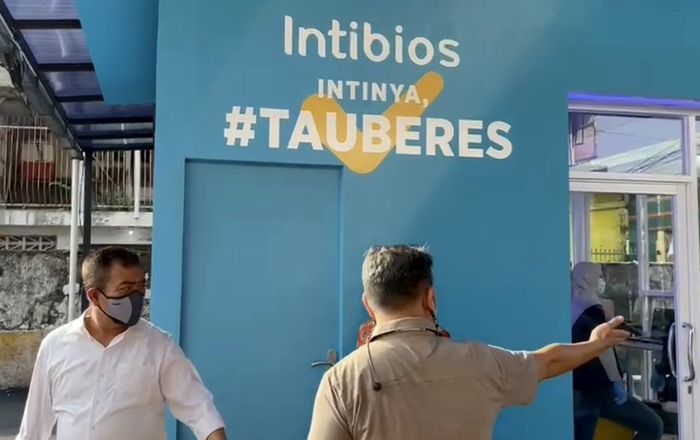 Test COVID Kini Semakin Dekat ke Masyarakat Tingginya permintaan tes swab antigen dan polymerase chain reaction (PCR) dalam deteksi COVID-19 membuat Intibios Lab menjawab tantangan dengan Test drive thru.