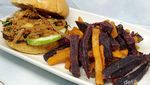 Burger Rendang dan Ayam Geprek di Resto Sehat Ini Rendah Kalori