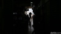 Bersamaan dengan berkurangnya pendapatan, Badrussalam mengatakan pandemi COVID-19 juga berdampak pada kesehatan pedagang. Sampai 19 Juli 2021, setidaknya terdapat 1.998 kasus pedagang pasar yang dinyatakan positif COVID-19 yang tersebar di 333  pasar.