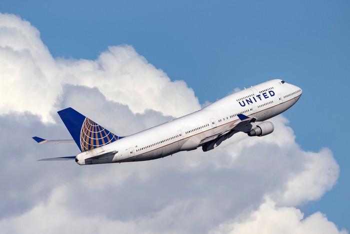Sydney, Australia - October 8, 2013: United Airlines Boeing 747 jumbo jet airliner taking off from Sydney Airport.