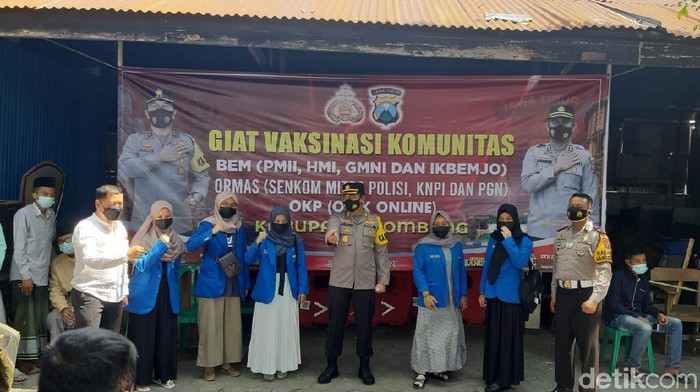 Polisi Jombang terus berupaya mempercepat vaksinasi COVID-19. Hari ini, vaksinasi menyasar kalangan mahasiswa, ormas dan ojol.