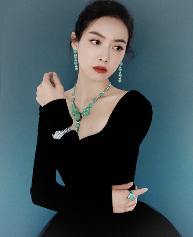 Victoria Song adalah personel grup f(x) yang eksis sebagai aktris di negara asalnya. Grup jebolan SM Entertainment itu telah lama hiatus, sementara Victoria banjir tawaran membintangi drama China seperti Find Yourself. Foto: dok. Instagram victoria02_02