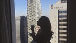 Yuk! Intip Pesona Seksi Ariel Tatum Saat Kulineran
