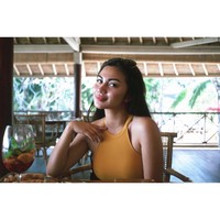 Ariel Tatum juga ternyata pernah menjadi pejuang jerawat. Pengalaman buruk tersebut terjadi beberapa tahun silam, tepatnya di 2016. Ariel mengaku bahwa pada saat itu dia sangat mendambakan kulit wajah yang kinclong, namun malah berakhir dengan jerawatan satu wajah. Sekitar zaman SMP atau SMA. Biasa ngikutin temen-temen pakai obat racikan dokter. Saat itu ngerasa ada urgensi untuk kulit yang kinclong. Ternyata nggak cocok di kulitku. Habis itu breakout nggak karu-karuan. Ada sekitar satu atau dua tahun jerawatan parah. Itu sekitar 2016, cerita Ariel Tatum saat hadir di acara virtual peluncuran skincare Geut milik dr. Tompi dan dr. Arti Indira, Jumat (27/8/2021).  Foto: Instagram arieltatum