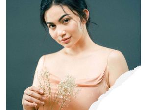 5 Pesona Ariel Tatum saat Yoga yang Bikin Susah Kedip, Pamer Body Goals