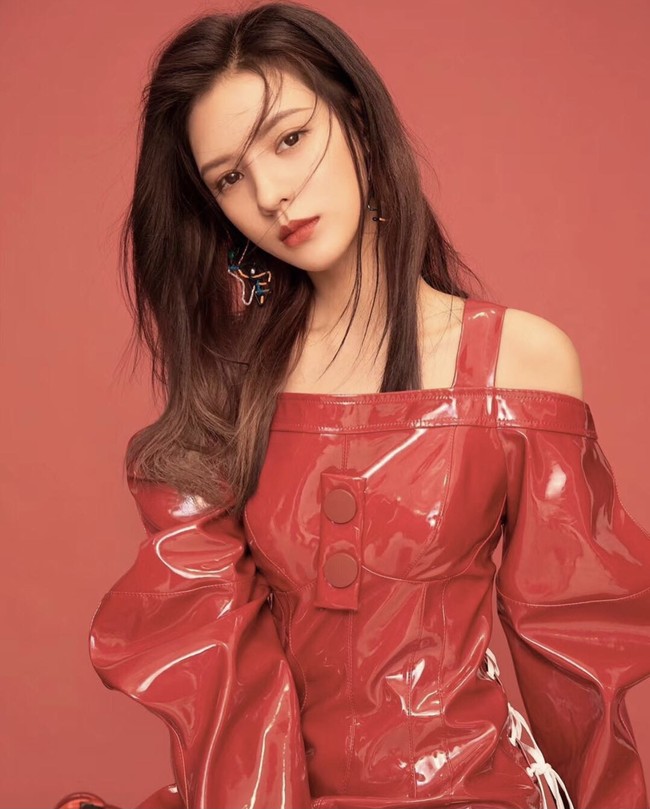 Nama Zhang Yuxi semakin banyak dikenal sejak membintangi drama China Love and Redemption. Ia lebih dulu mengawali kariernya sebagai pemenang kontes kecantikan yang diadakan Kanebo dan akhirnya populer sebagai aktris. Foto: dok. Instagram yciyciyci