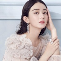 Zhao Liying lahir pada 16 Oktober 1987 dan telah lama menjadi salah satu aktris paling sukses di China. Berkarier sejak pertengahan 2000-an, ia dikenal memiliki kemampuan akting yang konsisten dan kerap membintangi drama dengan rating tinggi. Foto: dok. Instagram zhaoliyingofficial