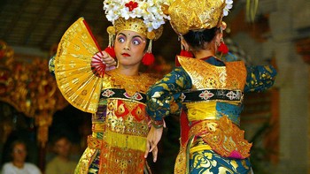 Berikut daftar lengkap 15 destinasi wisata terpopuler di TikTok, 1. New York, AS, 2. Dubai, UEA, 3. Istanbul, Turki, 4. London, Inggris, 5. Barcelona, Spanyol, 6. Paris, Prancis, 7. Mumbai, India, 8. Hawaii, AS, 9. Miami, AS, 10. Toronto, Kanada, 11. Los Angeles, AS, 12. Bali, Indonesia, 13. Chicago, AS, 14. Kerala, India, 15. Berlin, Jerman.