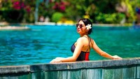 Salah satu pose seksi Angel Karamoy. Foto: Instagram Angel Karamoy