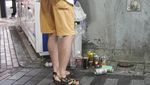 Bar Tutup Lebih Awal, Warga Tokyo Minum-minum di Pinggir Jalan