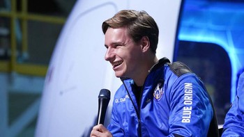 Daemen jadi orang termuda yang pernah terbang ke luar angkasa. Daemen adalah konsumen berbayar pertama perusahaan Blue Origin, milik Jeff Bezos.