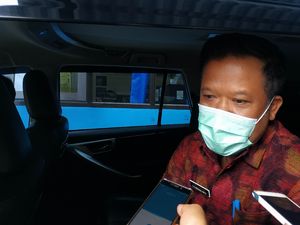 Bupati Bangli-Wakilnya Berikan Sebulan Gaji untuk Warga Terdampak PPKM