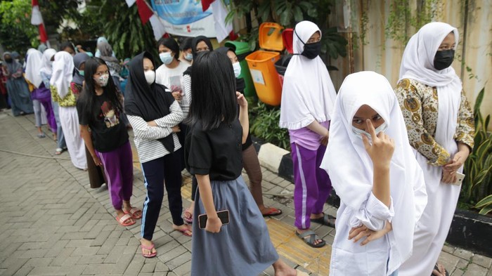 Pemerintah terus berupaya dalam meningkatkan testing dan tracing di permukiman padat penduduk guna memutus mata rantai penyebaran Corona.