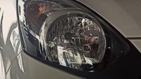 Sebagai mobil termurah, Ayla 1.0 D M/T juga belum disertakan lampu LED. Foto: Dok. Aan Andri Setiawan