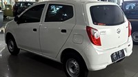 Mobil juga terkesan sederhana tanpa adanya aksen chrome yang menempel di sekujur body. Sementara bagian velg kalengnya menggunakan ukuran 13 inch tanpa cover atau wheel cap. Foto: Dok. Aan Andri Setiawan