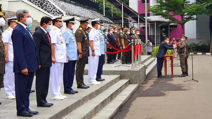 Diklat Bela Negara Digelar Universitas Pertahanan RI Pendidikan dan latihan bela negara serta wawasan kebangsaan berlangsung di Universitas Pertahanan Sentul, Bogor. Diklat itu dibuka Ketua KPK Firli Bahuri.