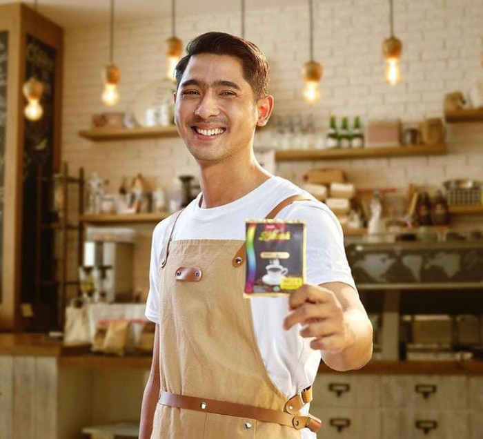 Galeri Arya Saloka Prokes Momen Arya Saloka Makan Es Krim hingga Ngopi Bareng Istri