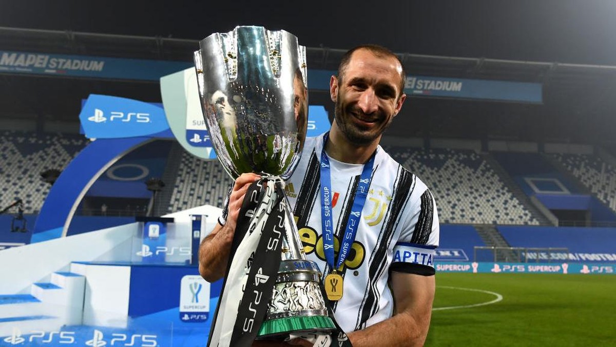 Giorgio Chiellini pastikan bertahan di Juventus (Foto: Getty Images/Claudio Villa)