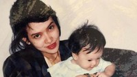 Di foto lawasnya, ibunda Anya Geraldine terlihat begitu cantik. Foto: Instagram Anya Geraldine